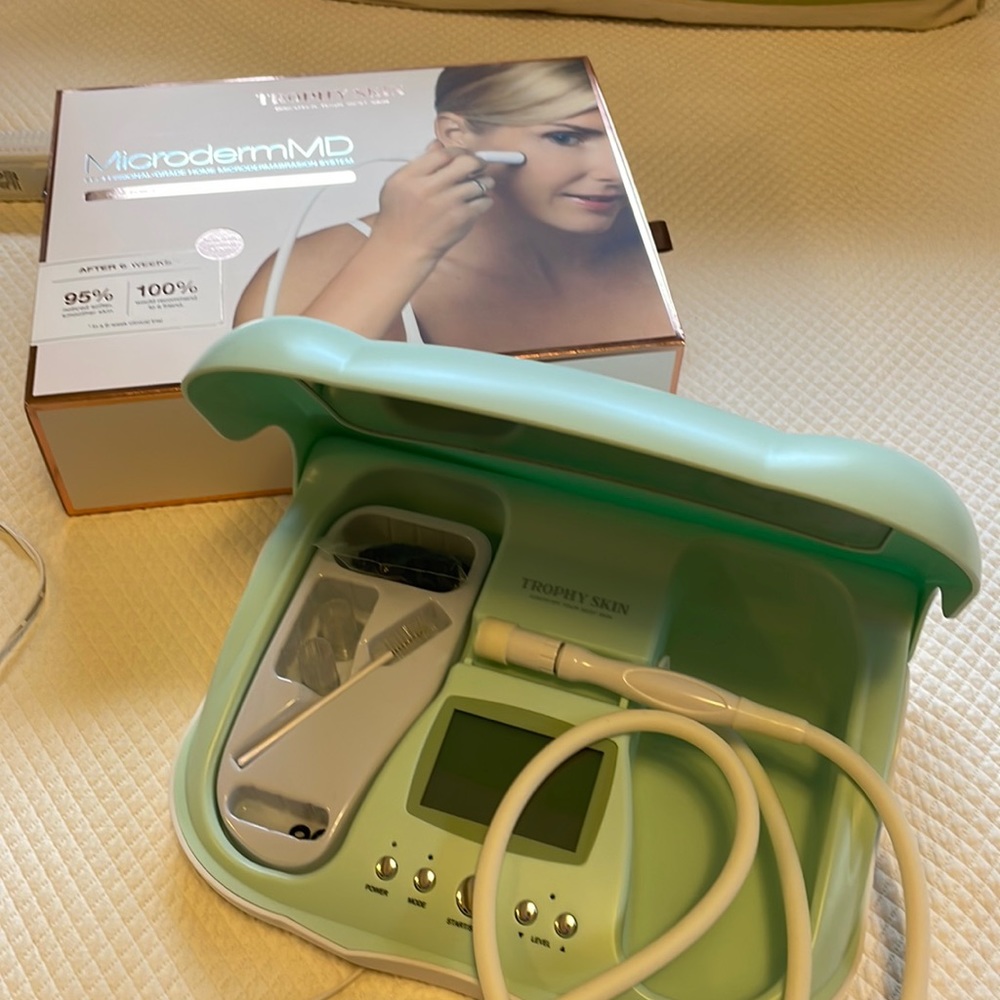 MicrodermMD trophy skin at-home microdermabrasion system.